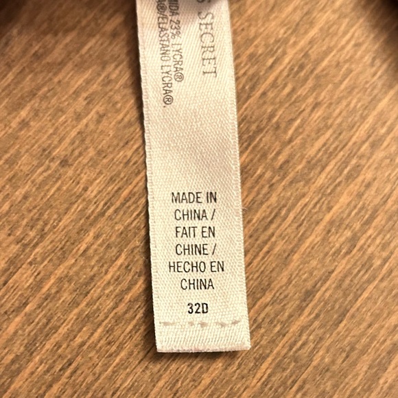 Women’s Victorias Secret Sport Wired and Padded Sport Bras size 32D - Picture 3 of 4